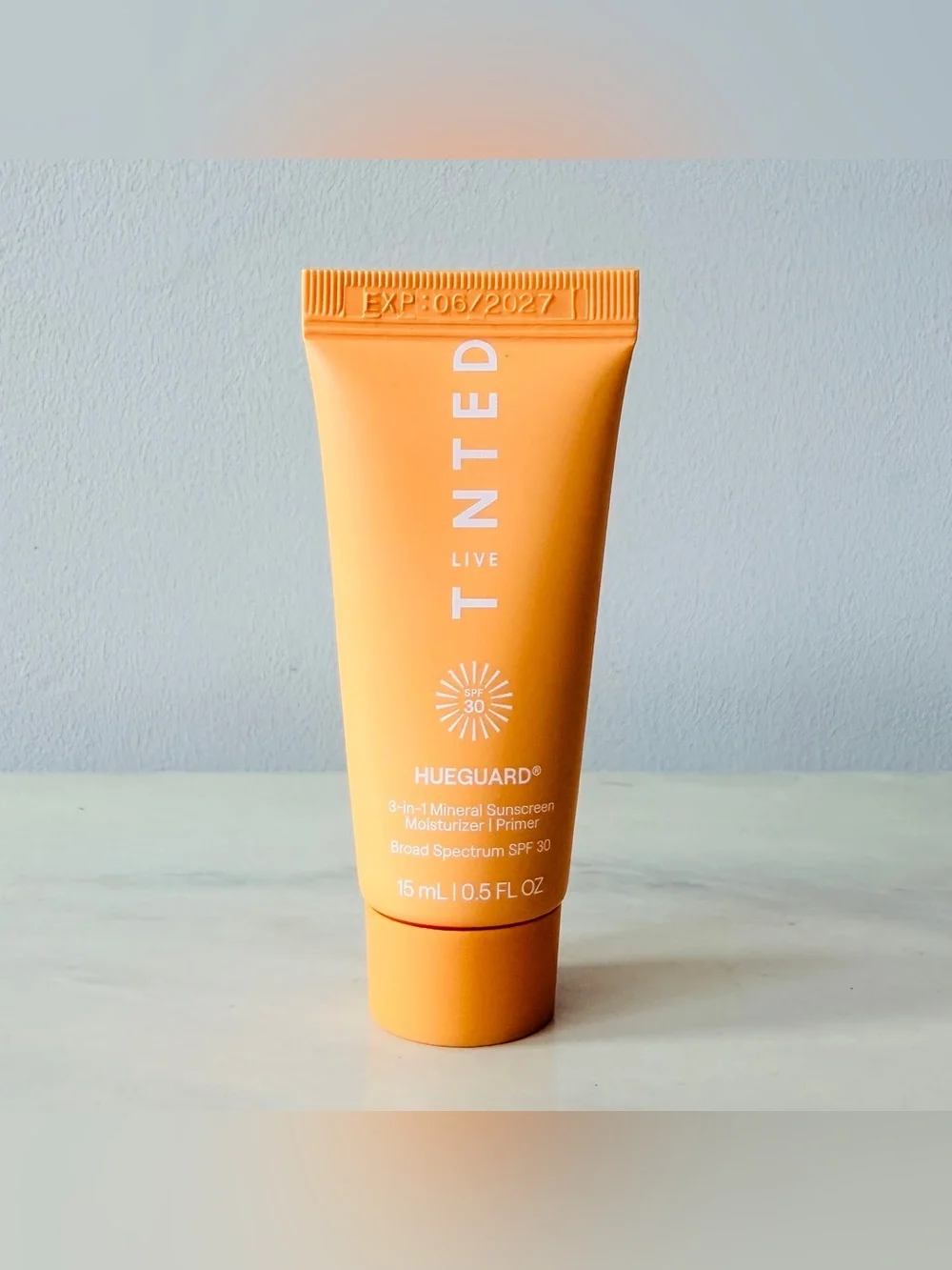 LIVE TINTED Hueguard 3-in-1 Mineral Sunscreen Moisturizer & Makeup Primer SPF 30